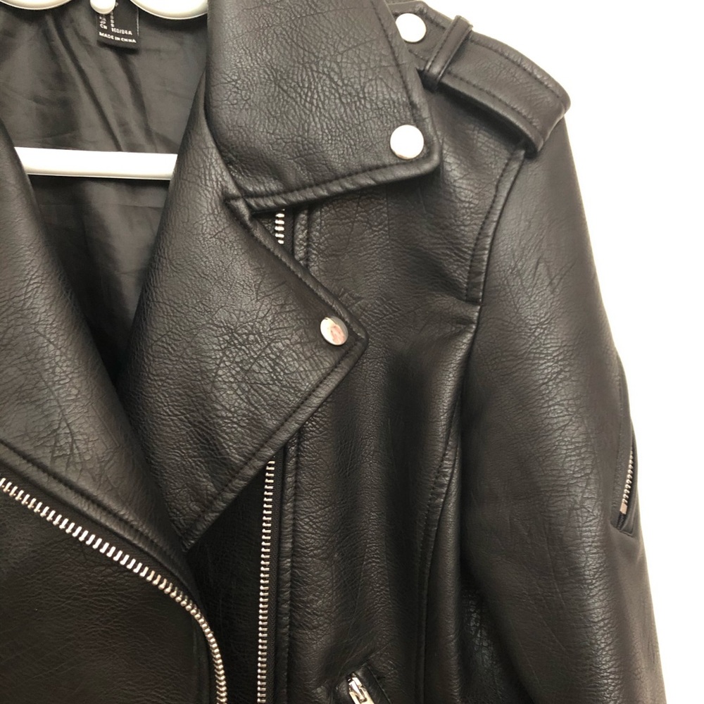 Faux leather jacket LIKE NEW! Very durable 👍🏼 - Picture 3 of 4